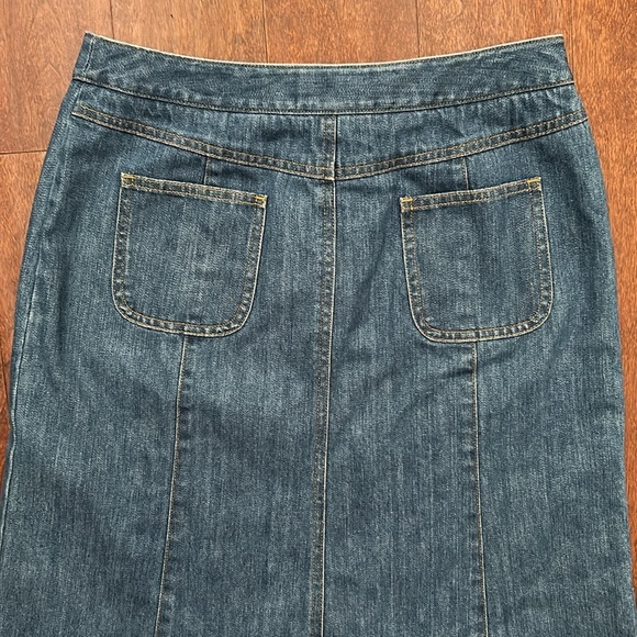 Talbots Versatile Blue Below the Knee Length Denim Skirt, Size 8 - Picture 7 of 9